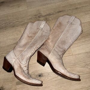 Idyllwind Cream Heeled Boots with Pointed Toe and Decorative Stitching